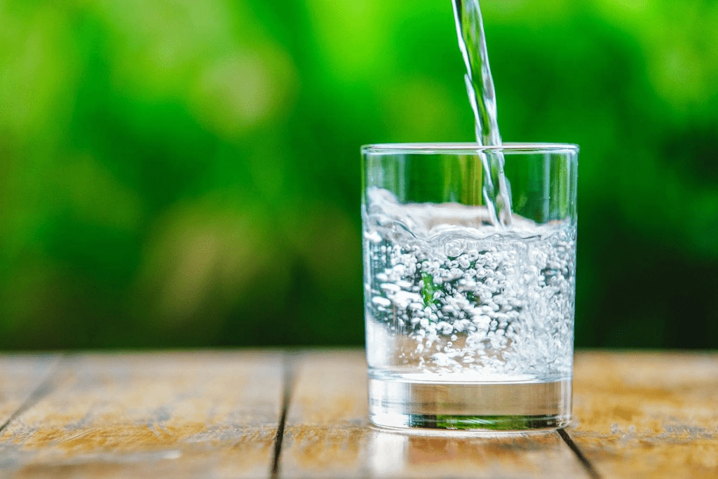 Vaso con agua purificada